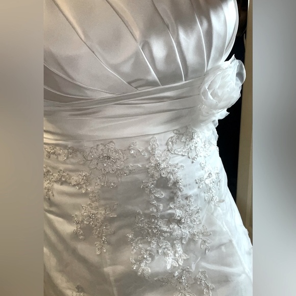 Mary’s Bridal Wedding Gown (3layer) size 20 will negotiate price. - Picture 6 of 15